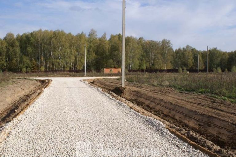 Gravel road blowjob